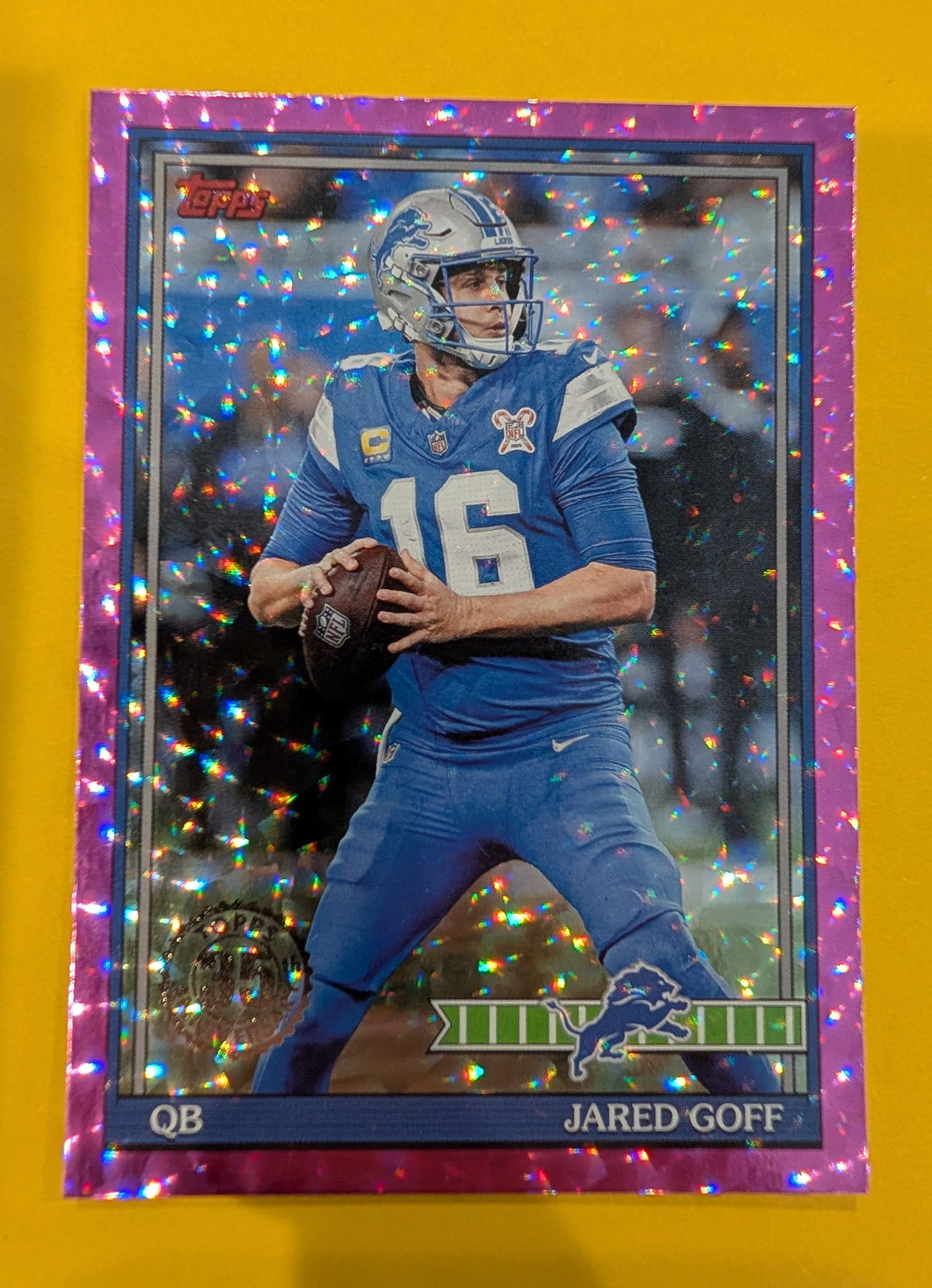2026 Topps Football Jared Goff 1991 Topps Football #91TF-37 Pink Crackle Foil