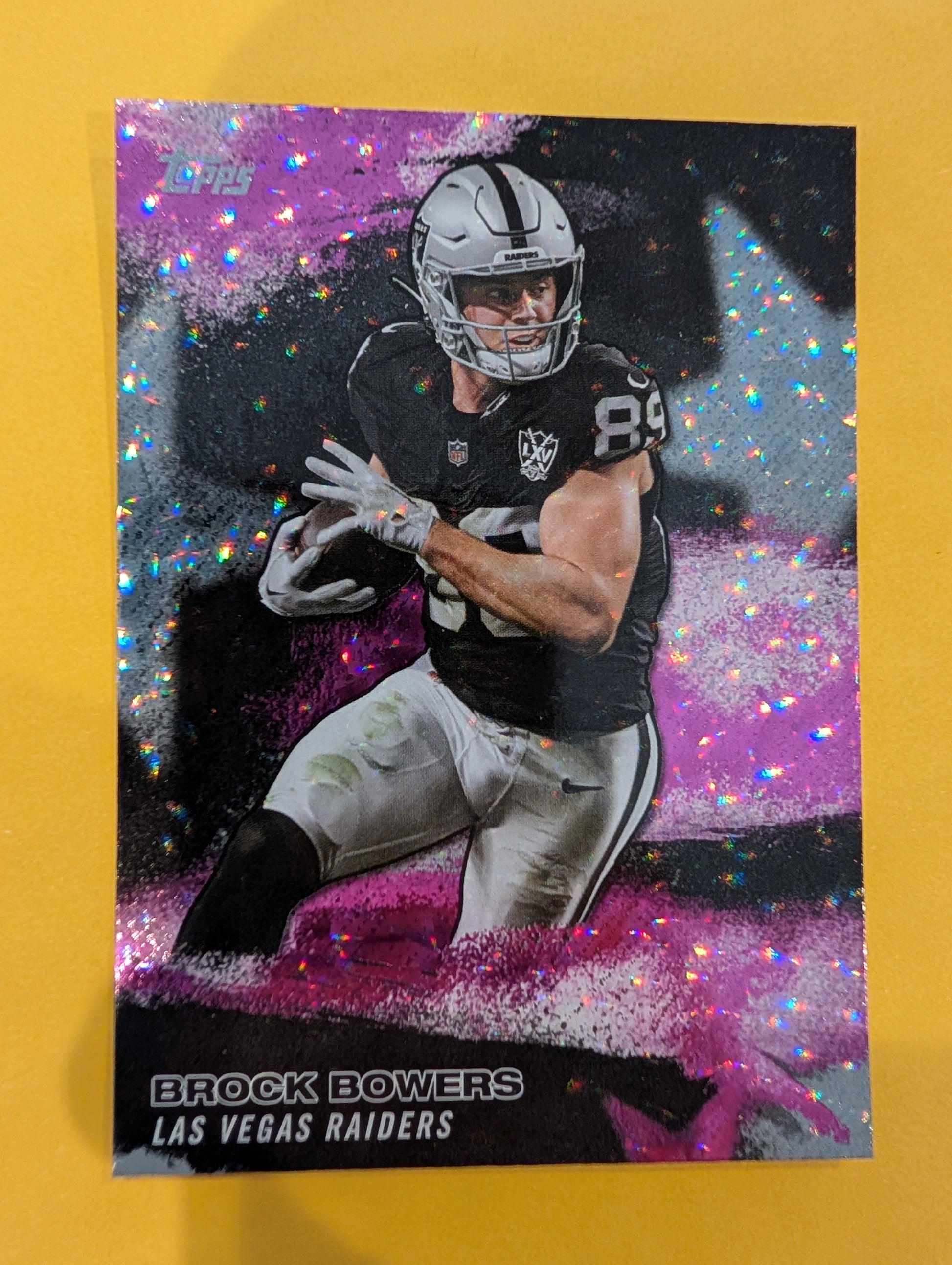 Brock Bowers NFLS-24 2026 Topps Football NFL Stars Pink Crackle Foil