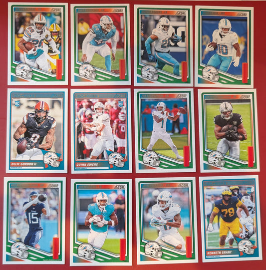 2025 SCORE NFL Miami Dolphins Team Set Tua Tyreek Hill Tua Tagovailoa Quinn Ewers